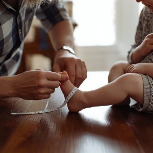 Lắc chân bạc khắc tên cho bé mang ý nghĩa