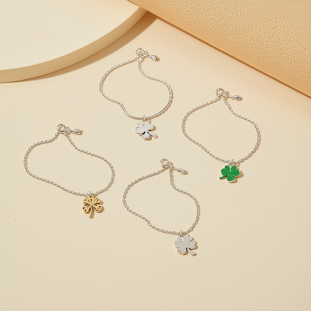 Lắc chân bạc nữ cỏ 4 lá